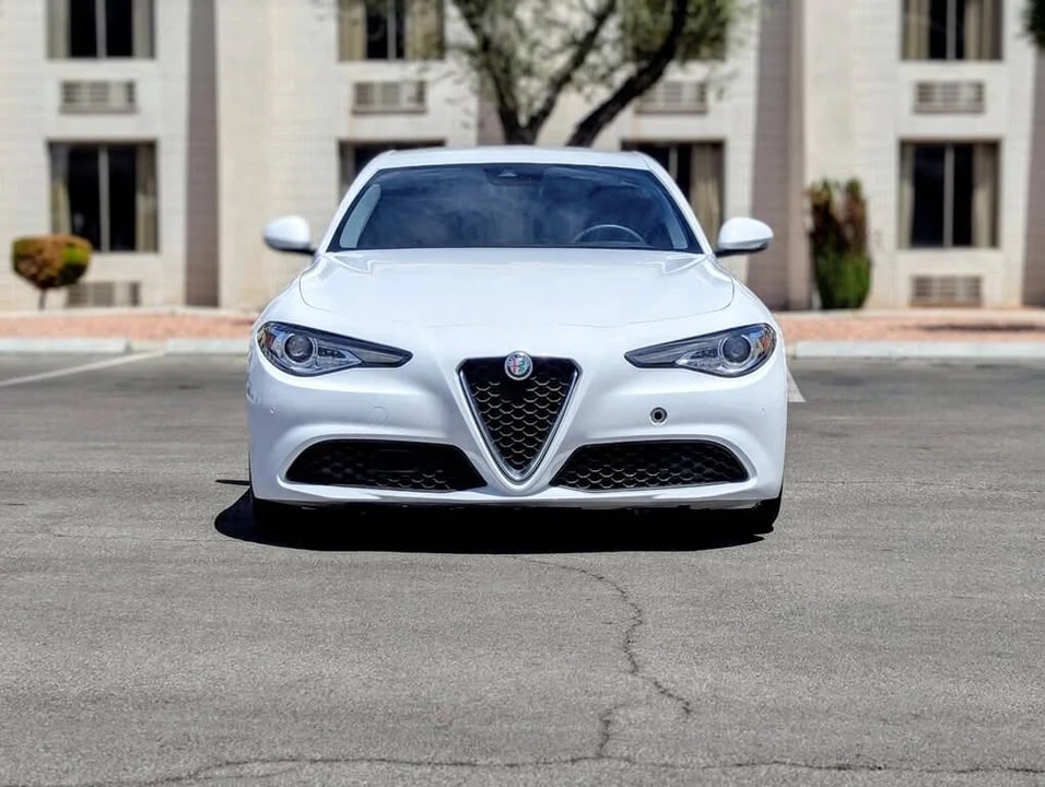 2020 Alfa Romeo Giulia - Image 5 of 10