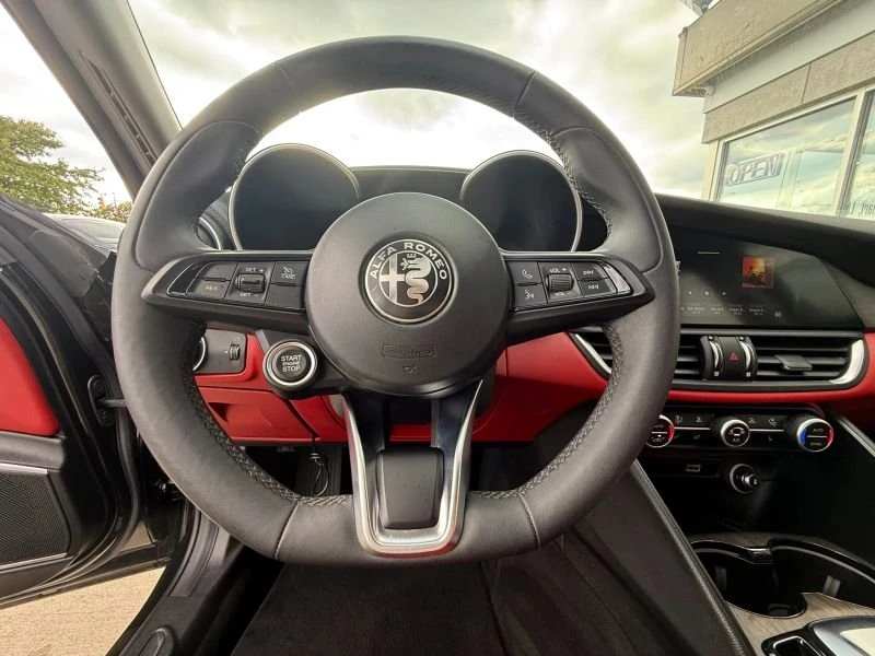 2020 Alfa Romeo Giulia - Image 14 of 20