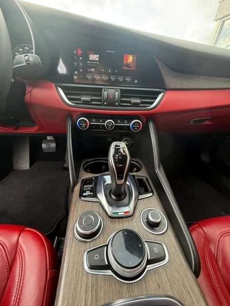 2020 Alfa Romeo Giulia - Image 18 of 20