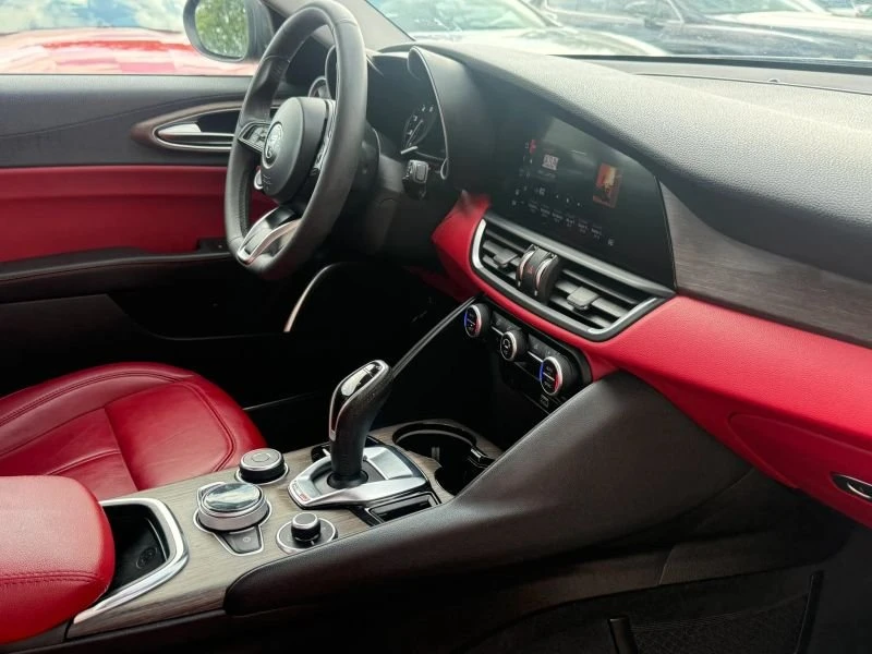 2020 Alfa Romeo Giulia - Image 13 of 20