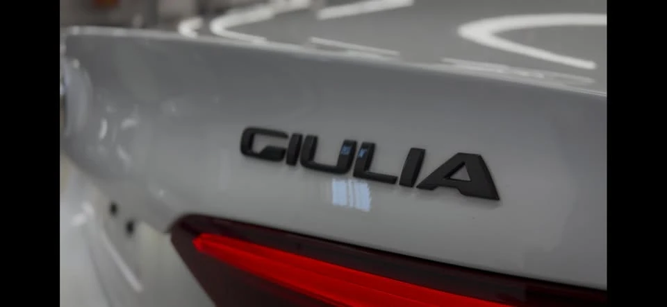 2020 Alfa Romeo Giulia - Image 19 of 20