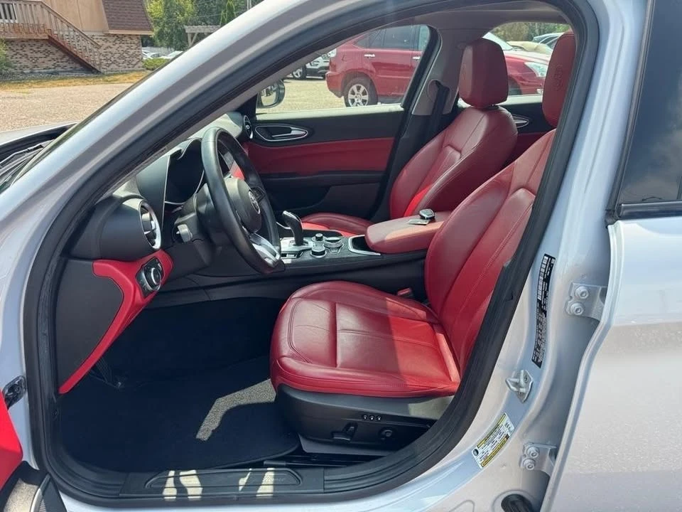 2020 Alfa Romeo Giulia - Image 13 of 20