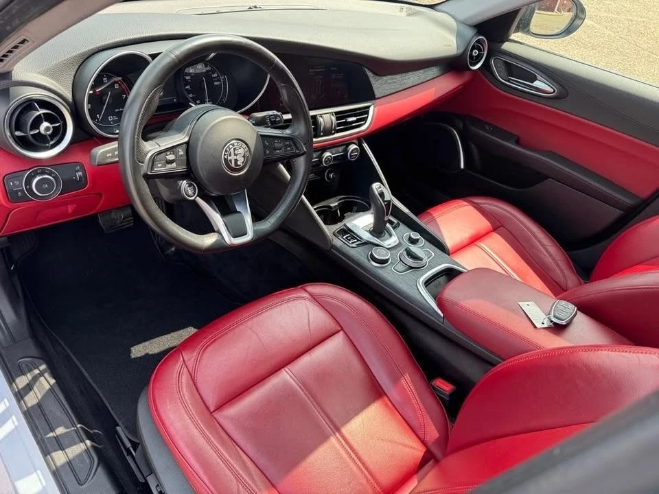 2020 Alfa Romeo Giulia - Image 15 of 20