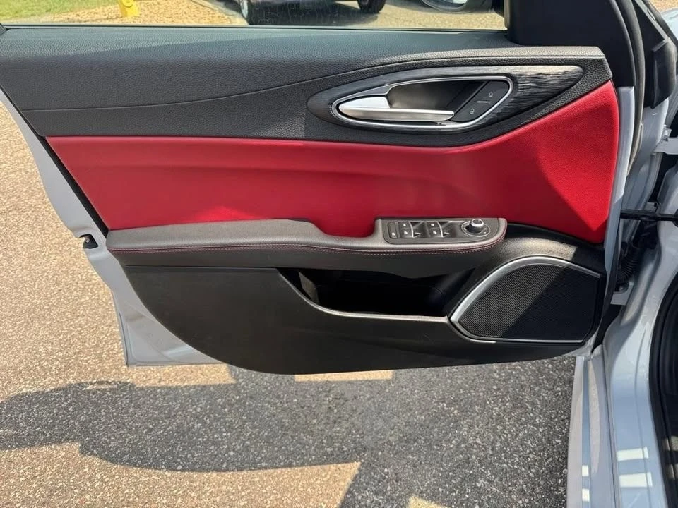2020 Alfa Romeo Giulia - Image 16 of 20