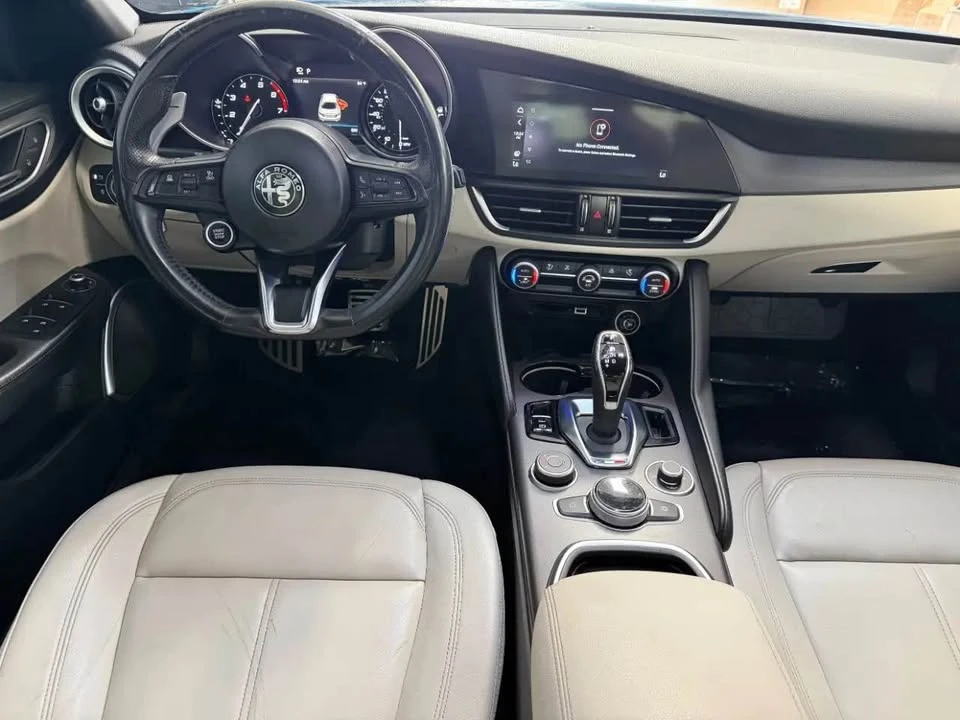 2020 Alfa Romeo Giulia - Image 15 of 17