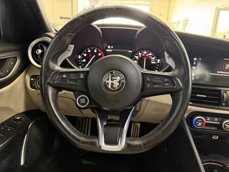 2020 Alfa Romeo Giulia - Image 16 of 17