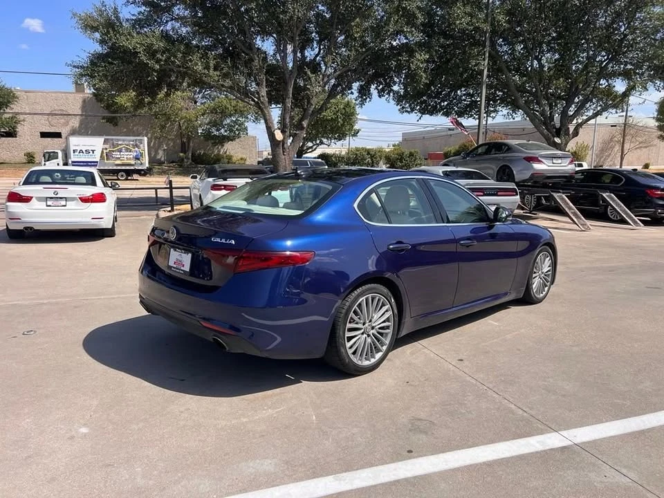 2020 Alfa Romeo Giulia - Image 10 of 20