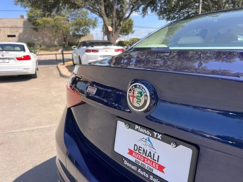 2020 Alfa Romeo Giulia - Image 18 of 20