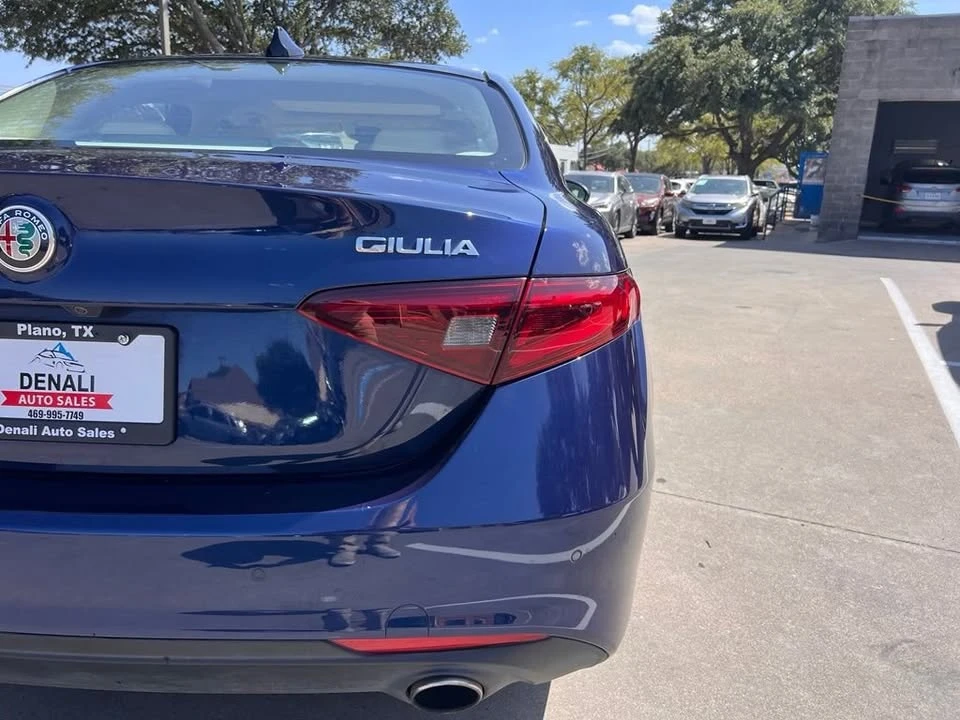 2020 Alfa Romeo Giulia - Image 16 of 20