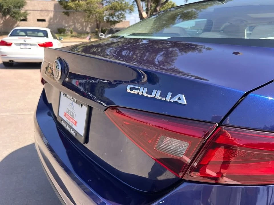 2020 Alfa Romeo Giulia - Image 19 of 20