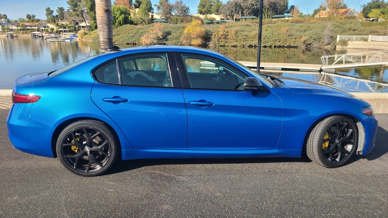 2020 Alfa Romeo Giulia - Image 16 of 31