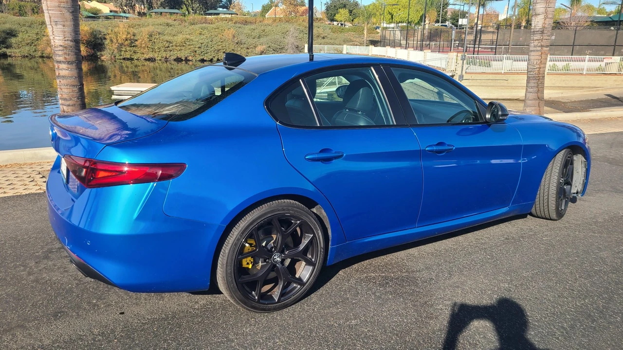 2020 Alfa Romeo Giulia - Image 14 of 31