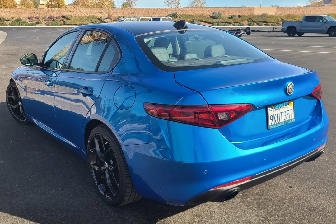 2020 Alfa Romeo Giulia - Image 11 of 31