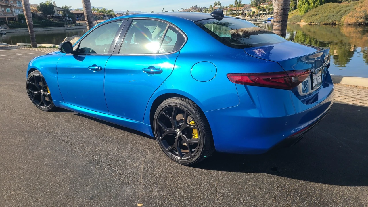 2020 Alfa Romeo Giulia - Image 10 of 31
