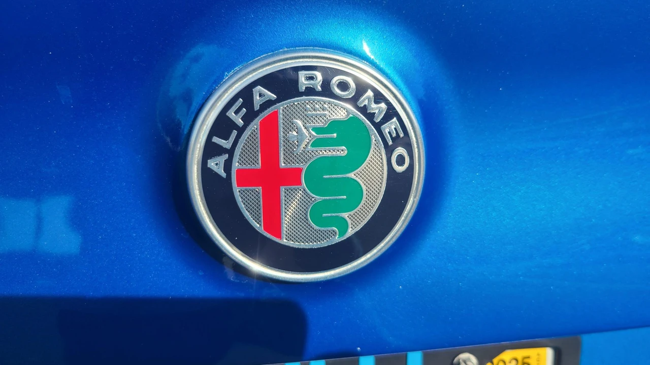 2020 Alfa Romeo Giulia - Image 22 of 31