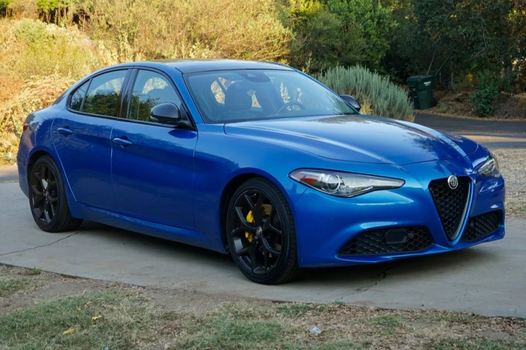2020 Alfa Romeo Giulia - Image 2 of 31