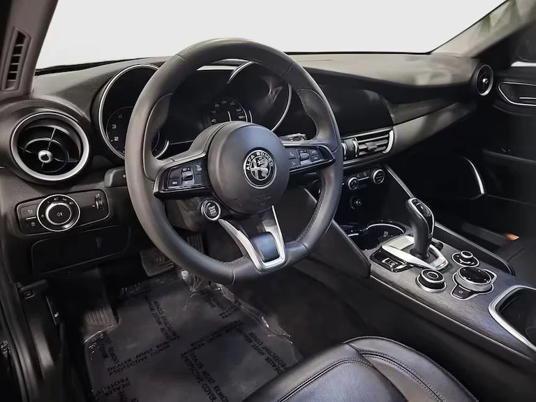 2020 Alfa Romeo Giulia - Image 5 of 7