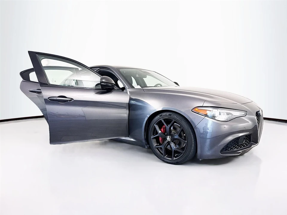 2020 Alfa Romeo Giulia - Image 25 of 26