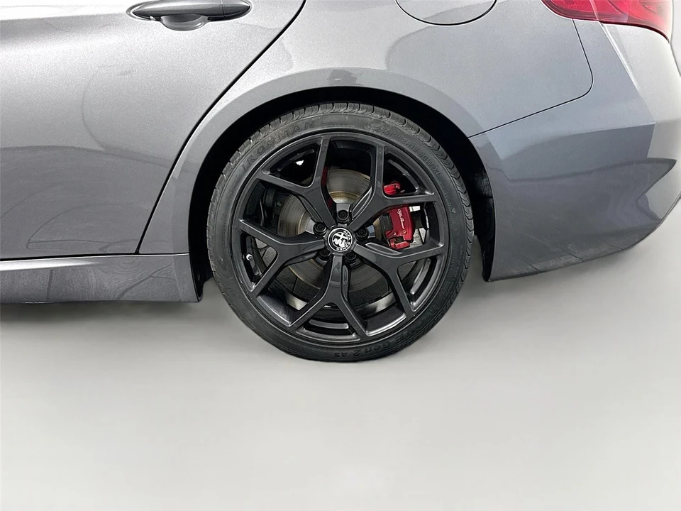 2020 Alfa Romeo Giulia - Image 18 of 26