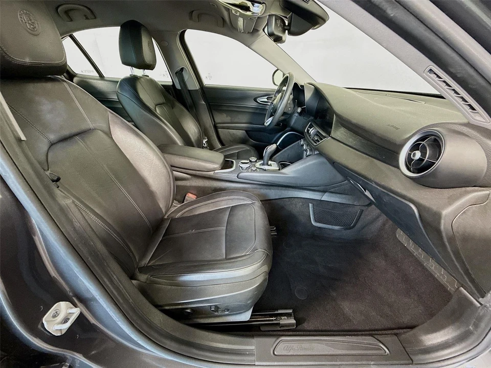 2020 Alfa Romeo Giulia - Image 8 of 26