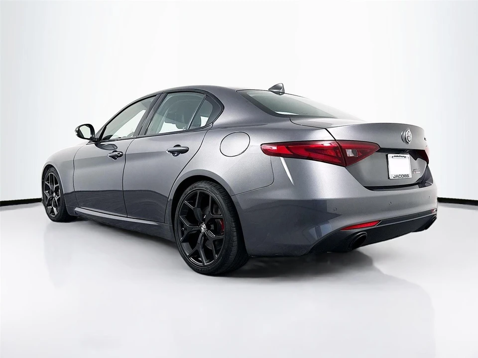 2020 Alfa Romeo Giulia - Image 16 of 26