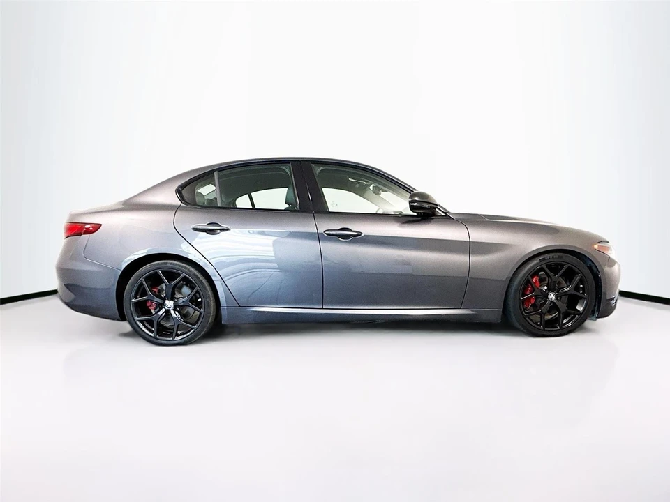 2020 Alfa Romeo Giulia - Image 19 of 26