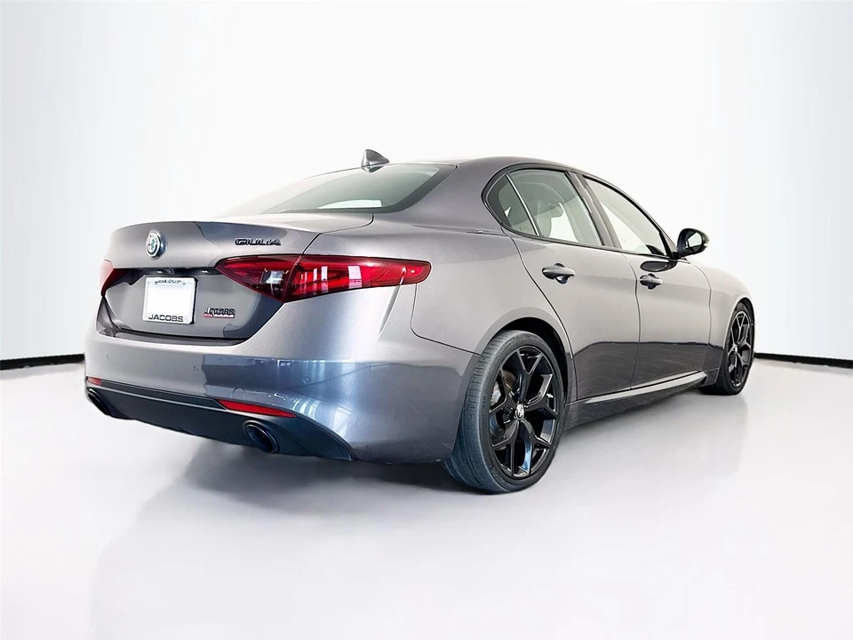 2020 Alfa Romeo Giulia - Image 24 of 26