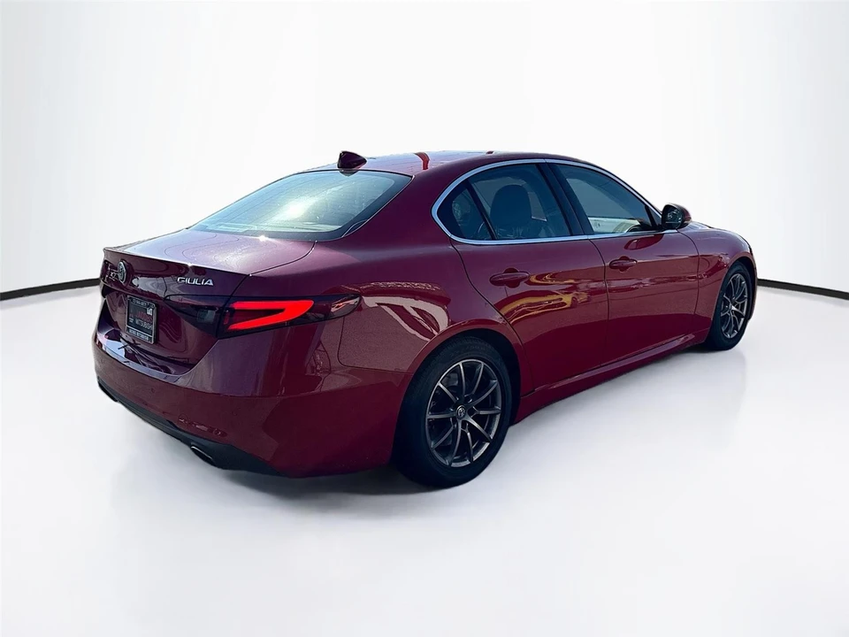 2020 Alfa Romeo Giulia - Image 5 of 8