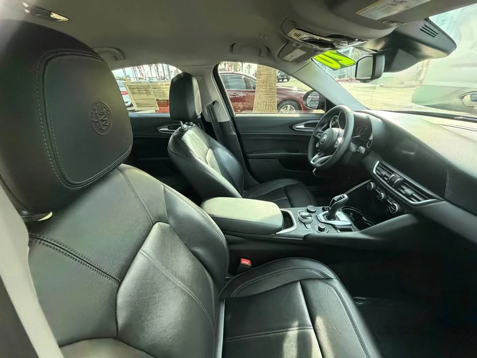 2020 Alfa Romeo Giulia - Image 5 of 12