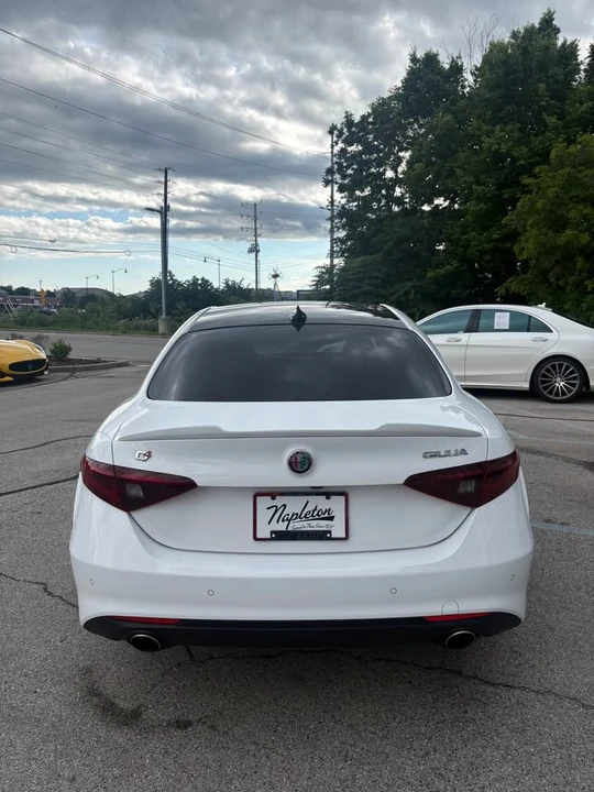 2020 Alfa Romeo Giulia - Image 5 of 9