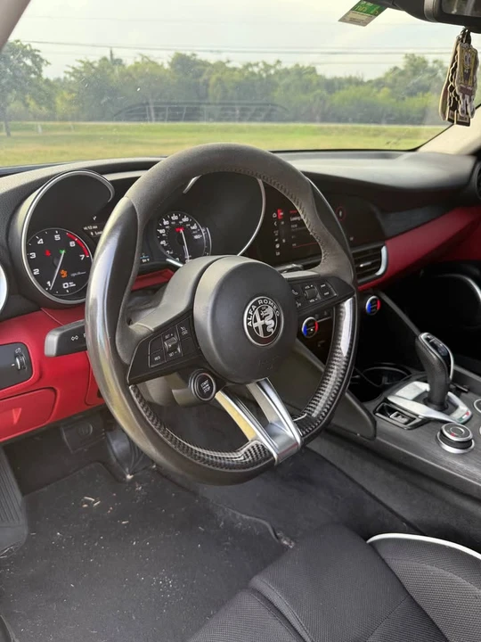 2020 Alfa Romeo Giulia - Image 13 of 20