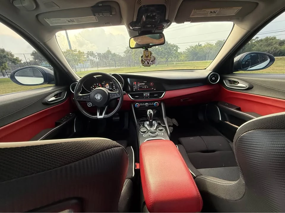 2020 Alfa Romeo Giulia - Image 17 of 20