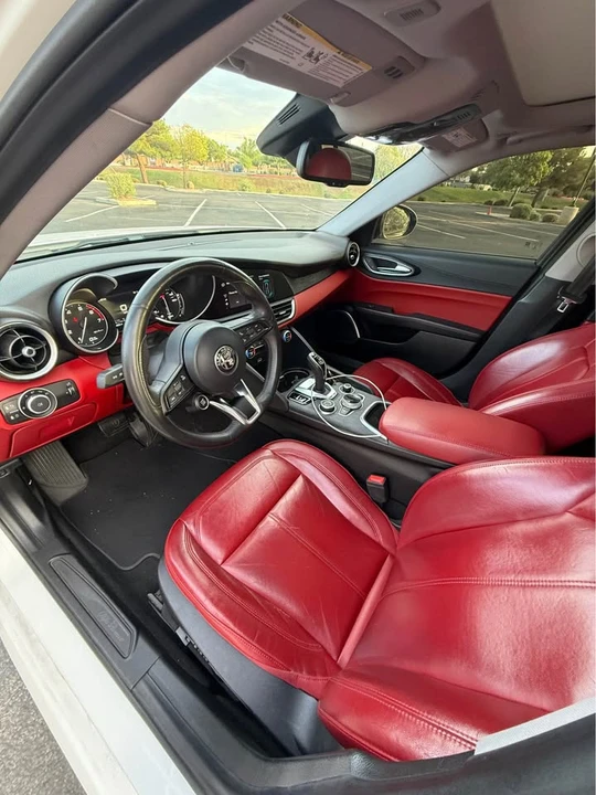 2020 Alfa Romeo Giulia - Image 10 of 19