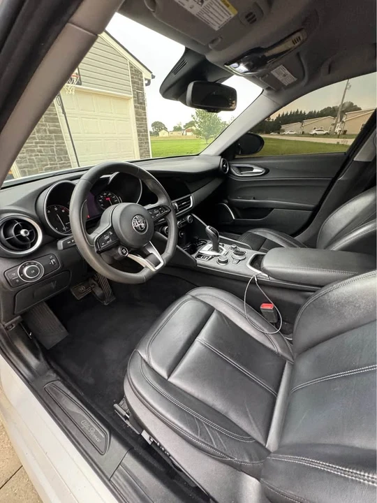 2020 Alfa Romeo Giulia - Image 5 of 12