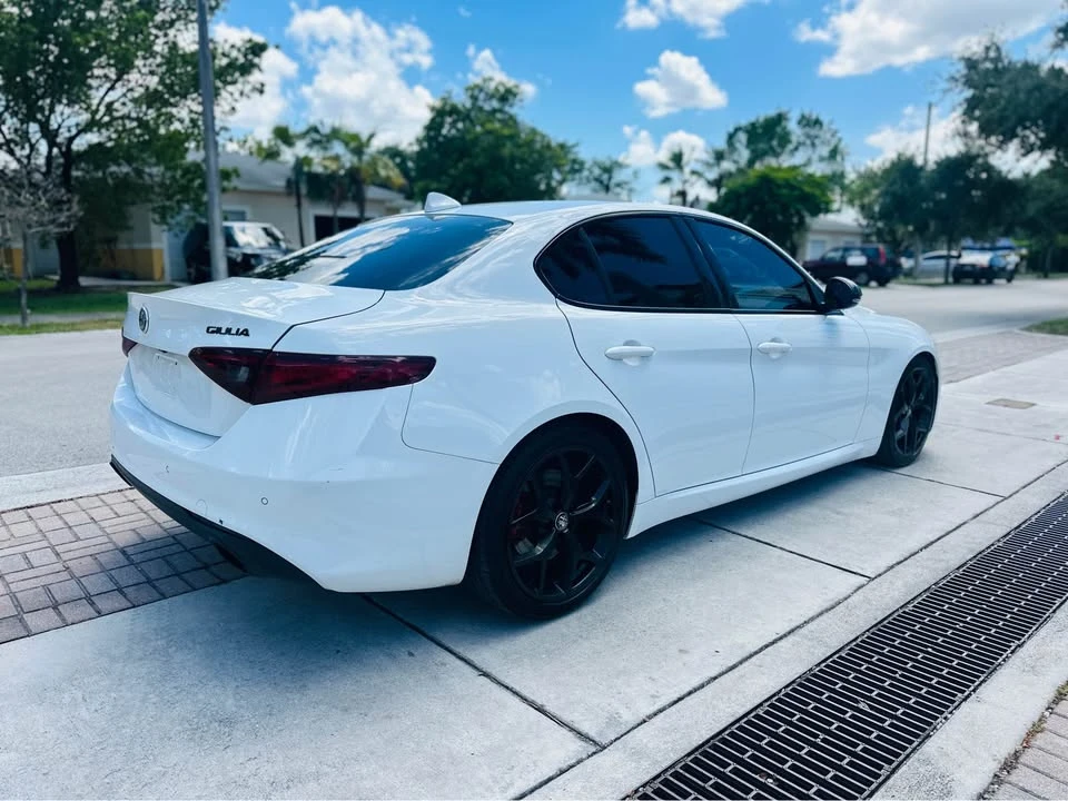 2020 Alfa Romeo Giulia - Image 13 of 16