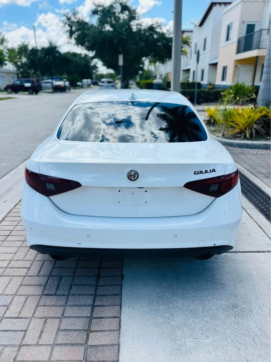 2020 Alfa Romeo Giulia - Image 14 of 16