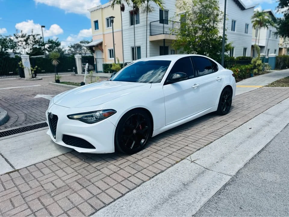 2020 Alfa Romeo Giulia - Image 11 of 16