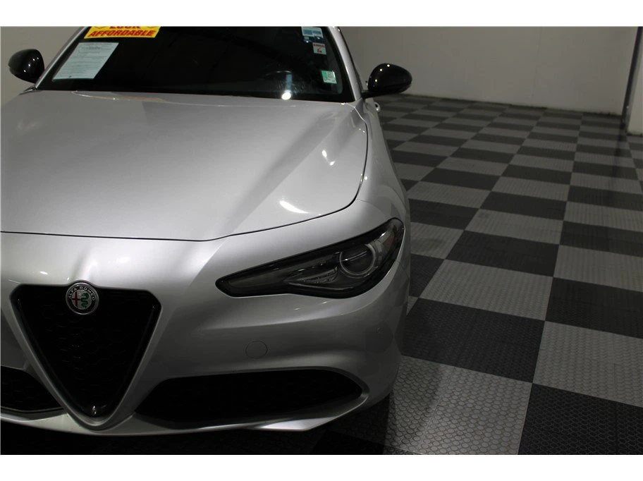 2020 Alfa Romeo Giulia - Image 7 of 20