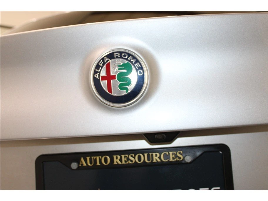 2020 Alfa Romeo Giulia - Image 16 of 20