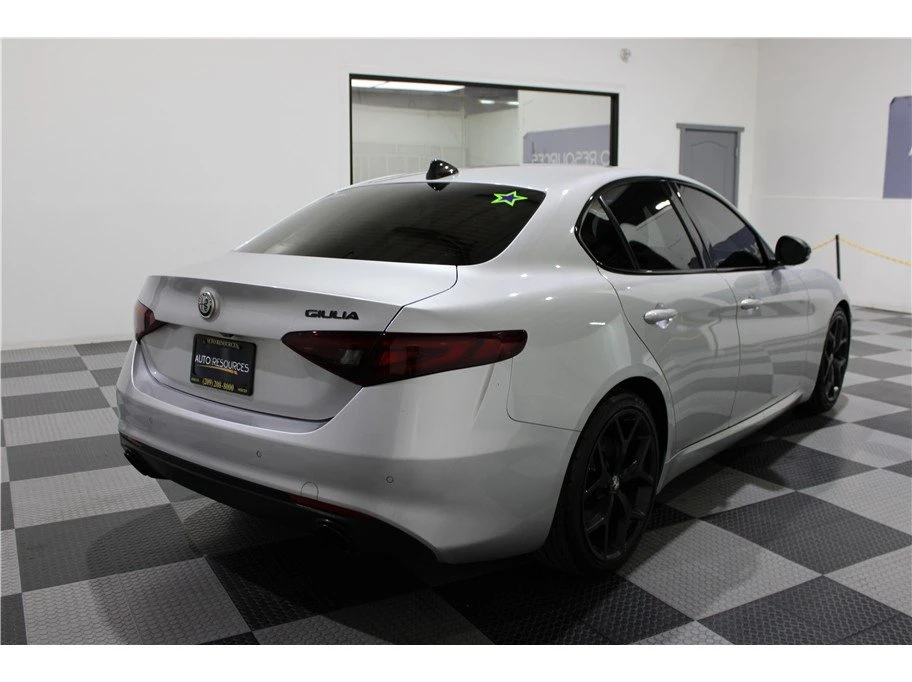 2020 Alfa Romeo Giulia - Image 3 of 20