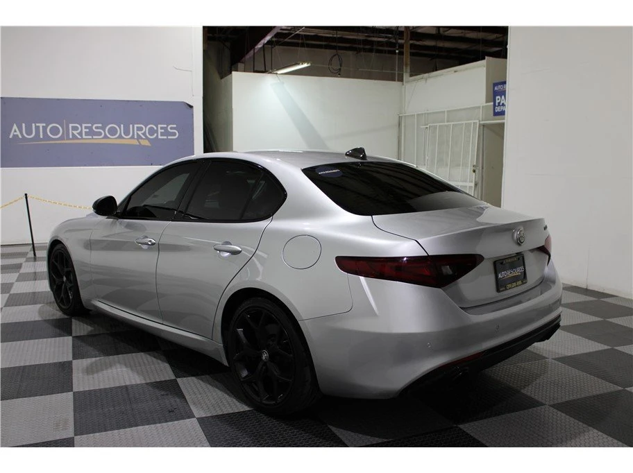 2020 Alfa Romeo Giulia - Image 6 of 20
