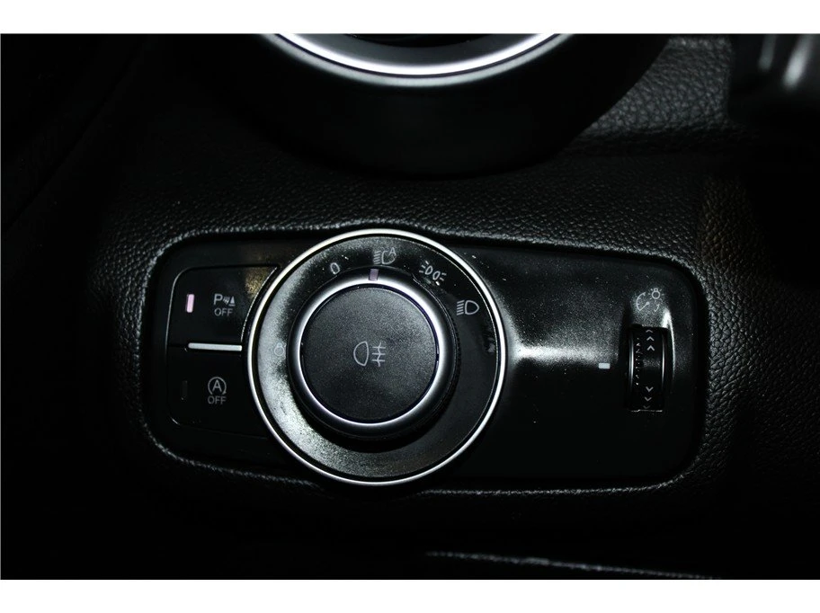 2020 Alfa Romeo Giulia - Image 8 of 20
