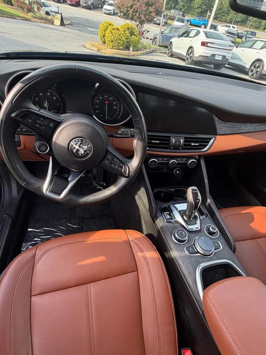 2020 Alfa Romeo Giulia - Image 5 of 9