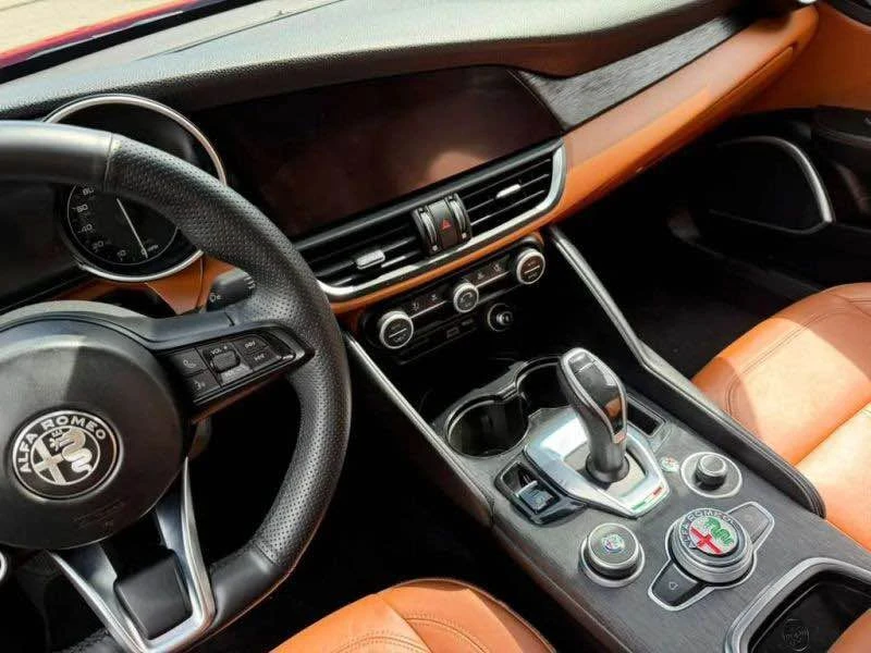 2020 Alfa Romeo Giulia - Image 13 of 20