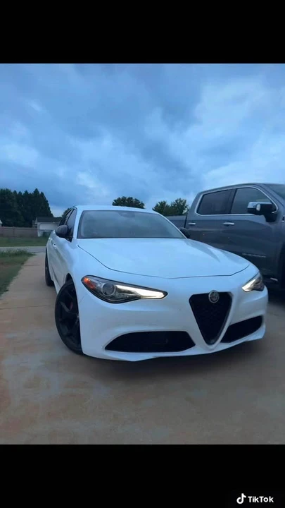 2020 Alfa Romeo Giulia - Image 8 of 10