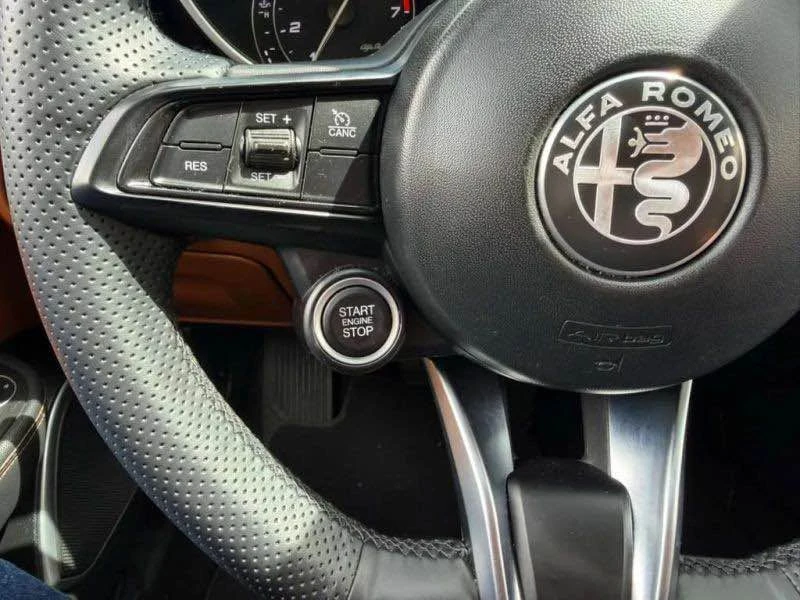 2020 Alfa Romeo Giulia - Image 18 of 20