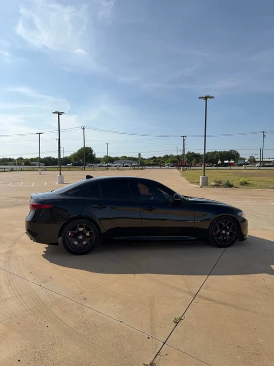 2020 Alfa Romeo Giulia - Image 5 of 17