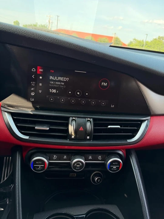 2020 Alfa Romeo Giulia - Image 15 of 17