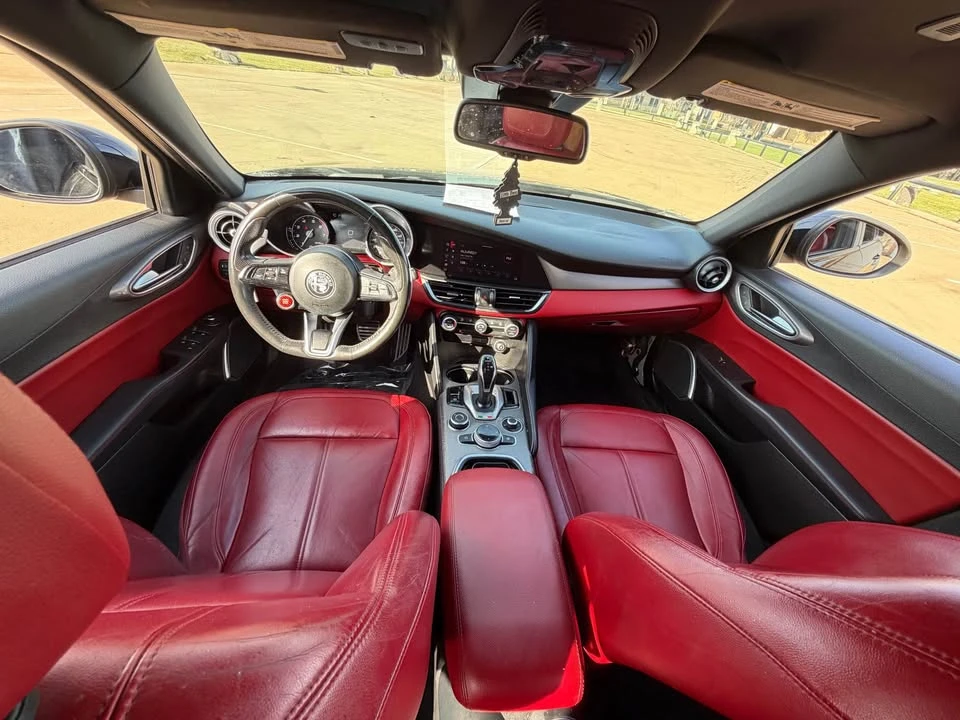 2020 Alfa Romeo Giulia - Image 11 of 17