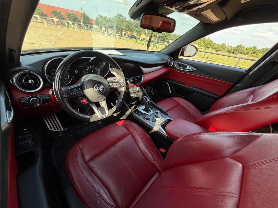 2020 Alfa Romeo Giulia - Image 10 of 17